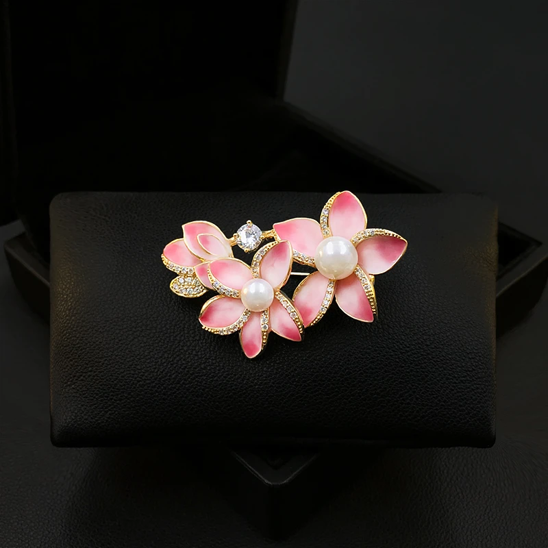 Pink Flower Brooch Design Sense Women Luxury Clothing Accessories High-End Exquisite Fashion Corsage Suit Pin Pearl Jewelry 5733