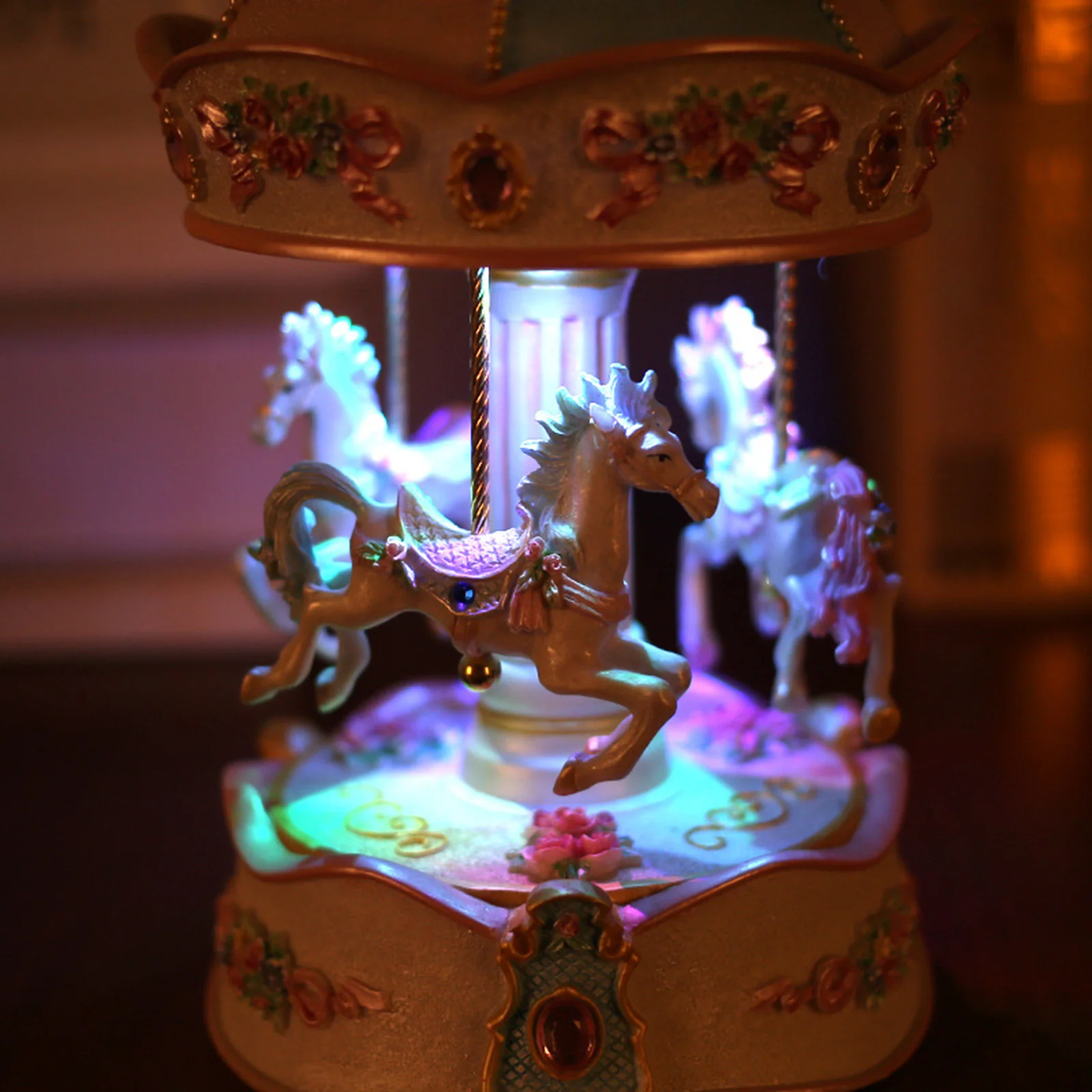 Carousel Music Box Decor for Girls 3-Horse Rotating Desktop Decorative Handmade Clockwork Type Horse Wind for Daughter Birthday