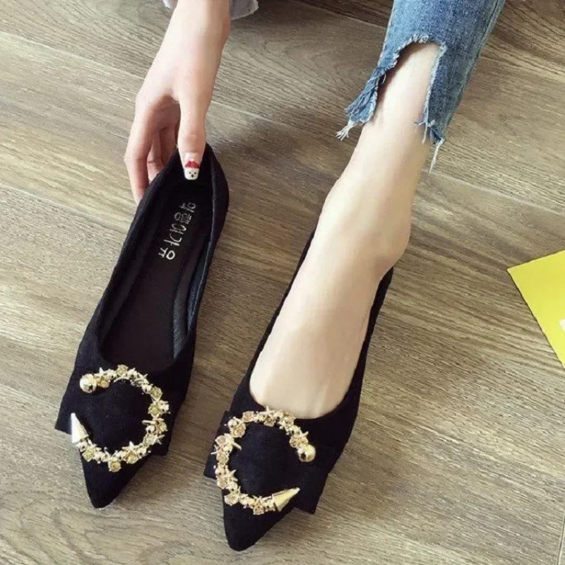 Low Heel Shoes 2024 Spring New Women Bean Shoes Shallow Mouth Pointed Toe Pullover Flat Bottom Shoes