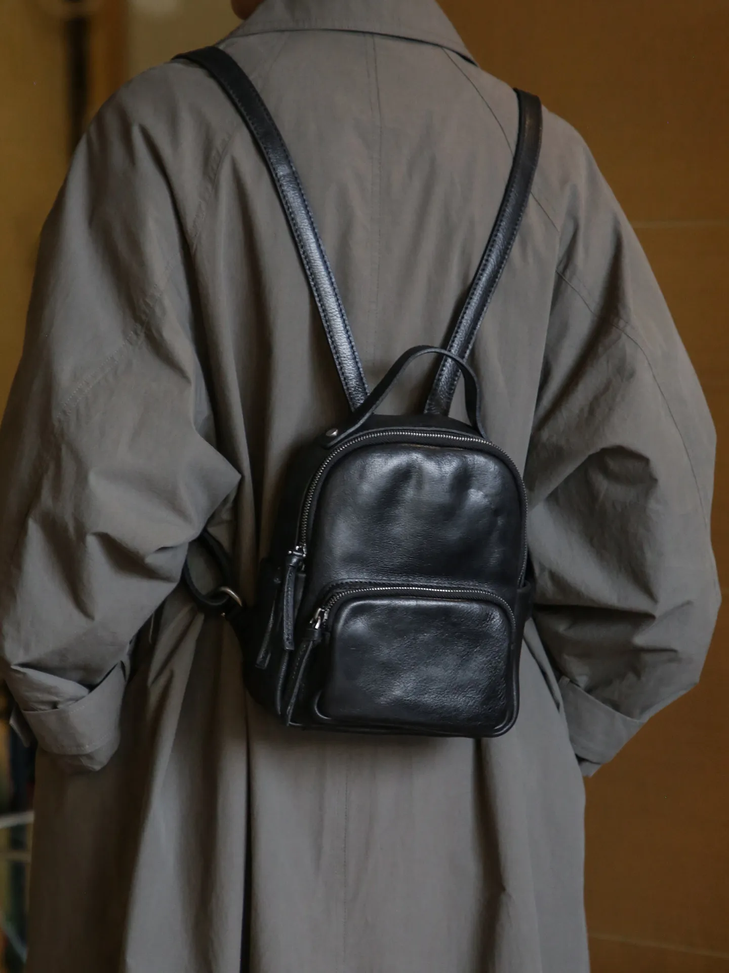 luxury weekend travel handmade high-quality genuine leather women backpack simple vintage real cow leather small schoolbags