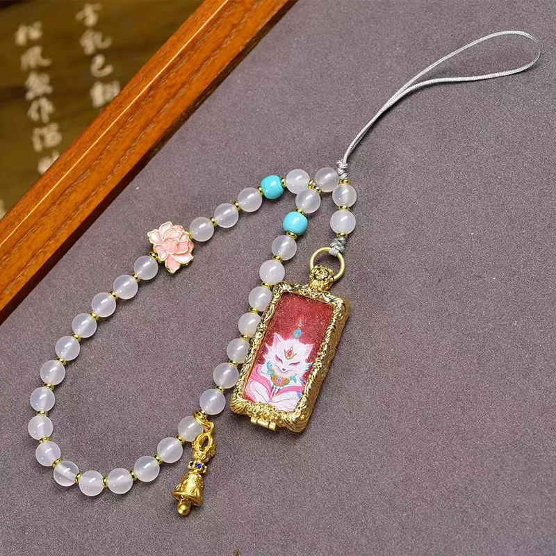 

Hand-woven white agate chain keychain with double-sided thangka nine-tailed fox pendant, fashionable and luxurious mobile phone