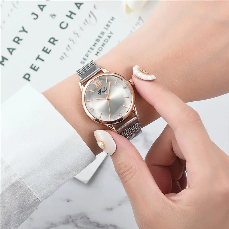 Women's Quartz Watch Elegant Diamond Shaped Glass Large Dial Quartz Watch For Female Soft Strap Simple Stylish Ladies Wristwatch