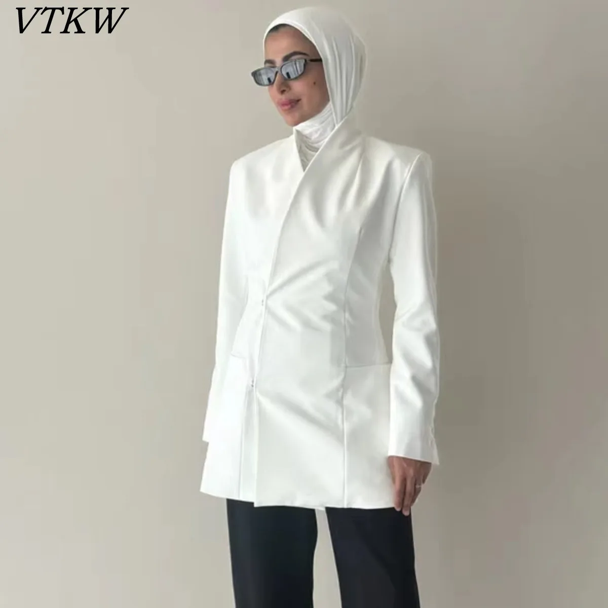 

VTKW однотонный женский пиджак на пуговицах с завязкой на талии, минималистичный дизайн на весну 2025 года, новый женский пиджак с непринужденным пальто в стиле костюма