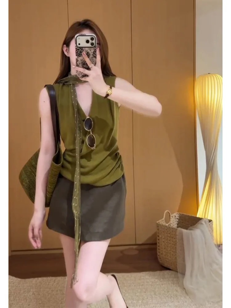 

Summer Fashionable Women's Outfit Sleeveless V-neck Top And Half-length Skirt Two-piece Set Pure Desire Elegant Lady Style