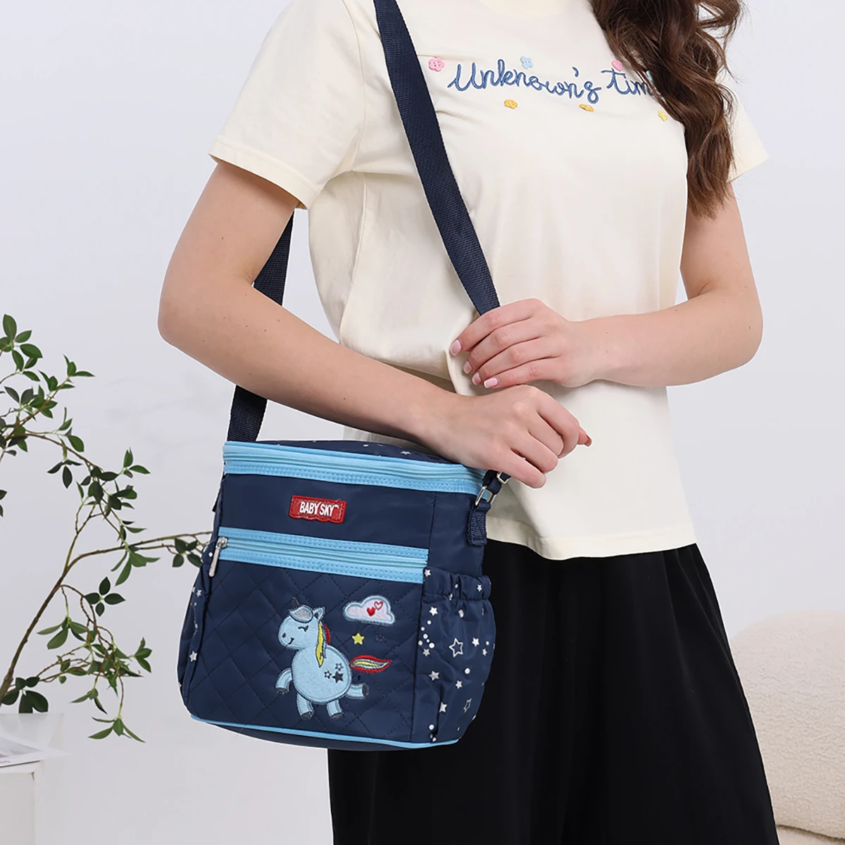 Multi functional and high-capacity diagonal cross mommy bag for going out Fashionable portable single shoulder diaper bag