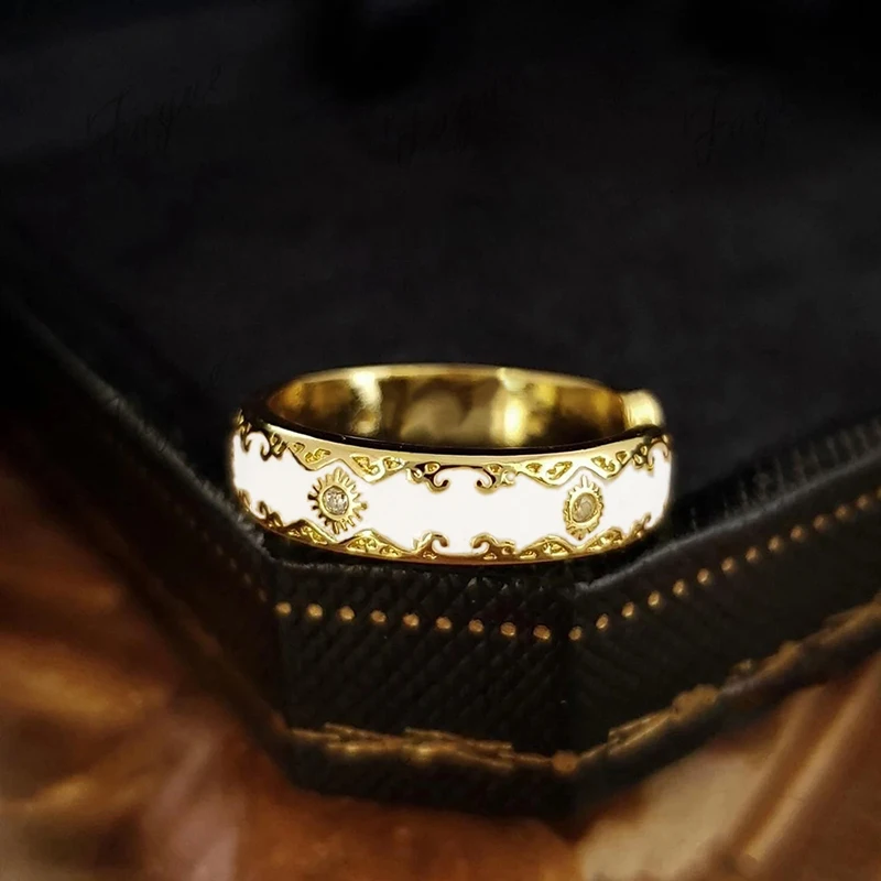 Huitan Stilvolle, zierliche Eheringe, Brautschmuck, anmutige weibliche goldfarbene Fingeraccessoires für Verlobungszeremonie