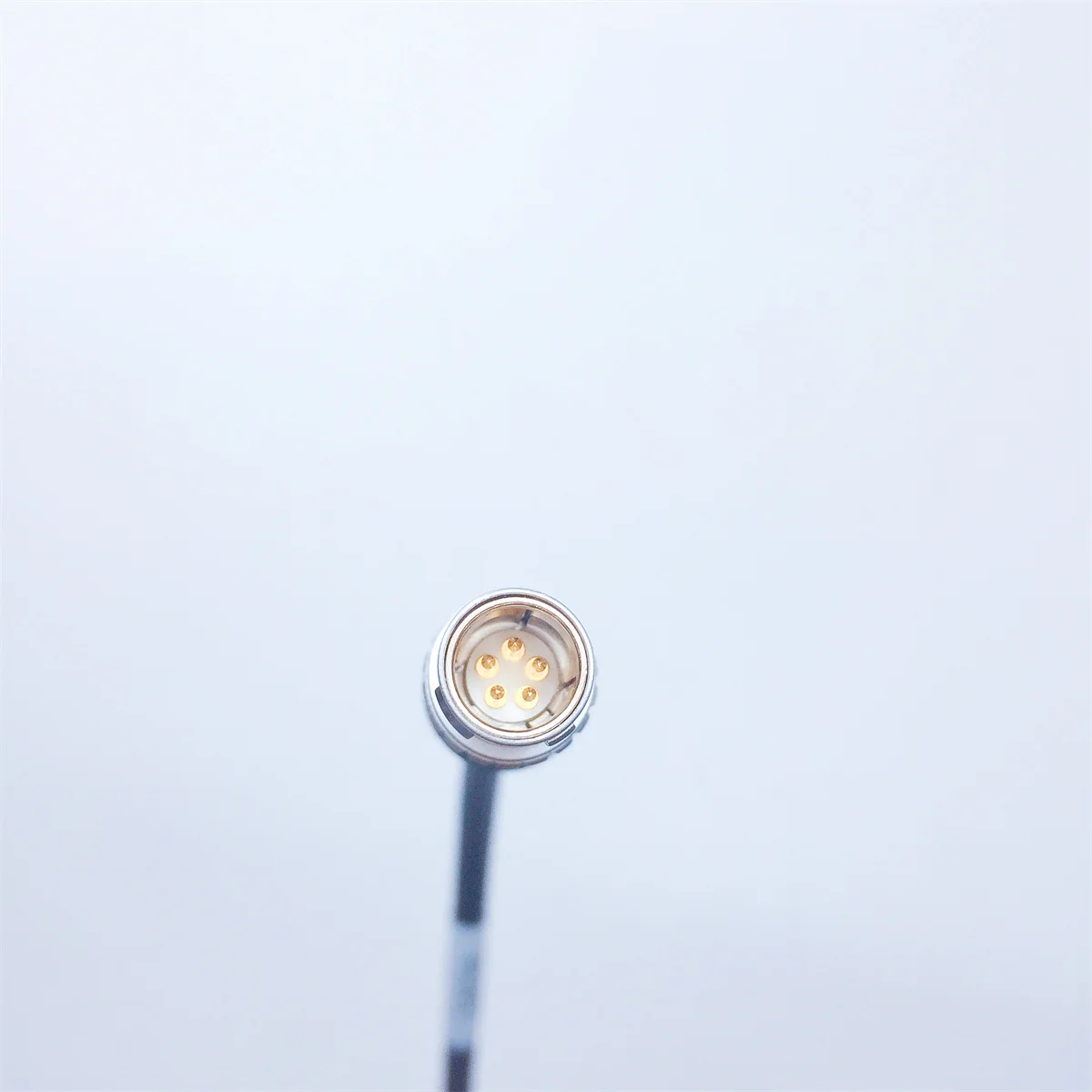 

GEV242D cable connects the external battery power cable to the monitoring GNSS Leica GR30&GR50 reference station receiver