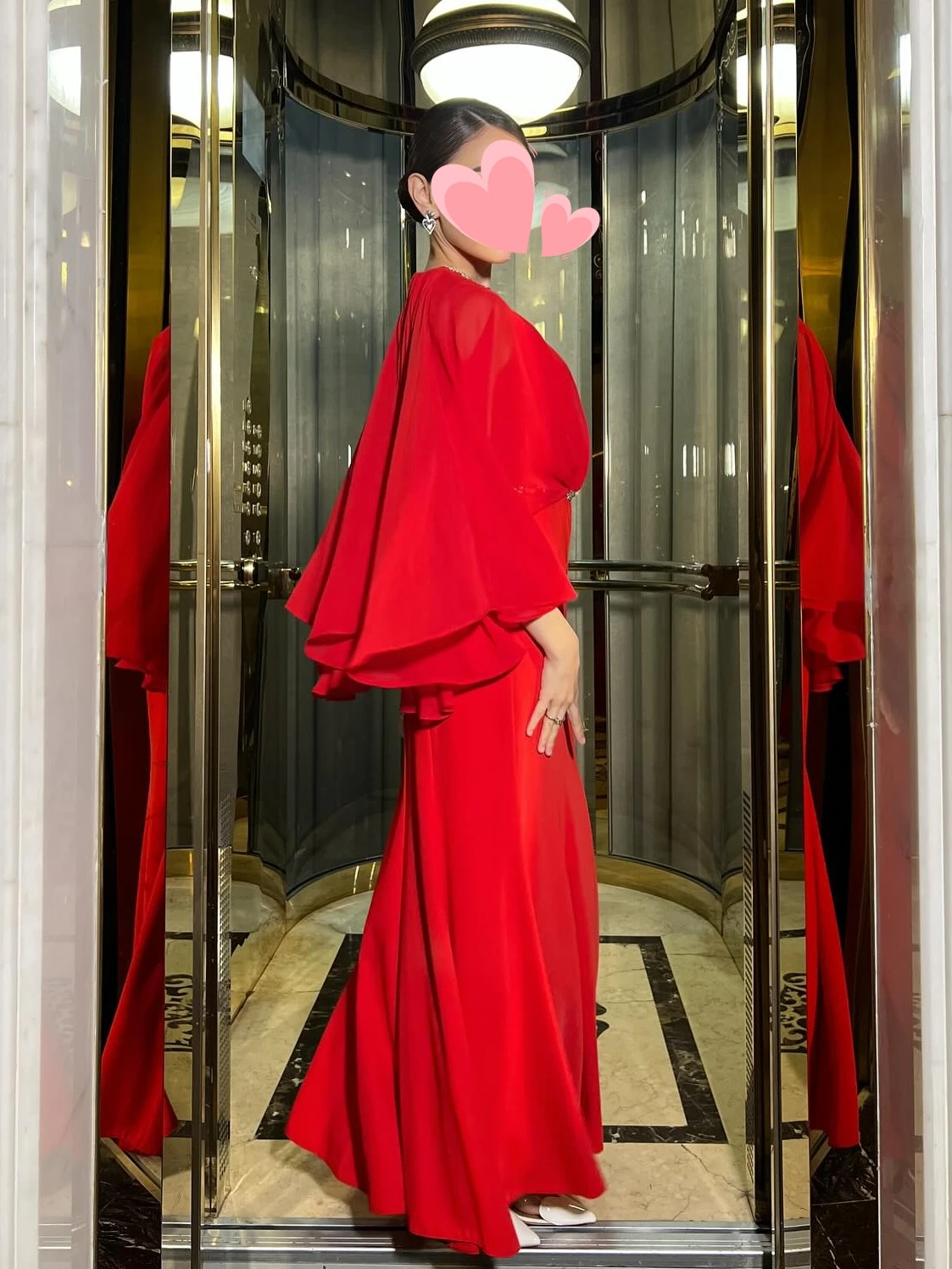 Sukienka wieczorowa na studniówkę, elegancka, vintage, słodka, czerwona, syrenka, szyfonowa, z koralikami, peleryna, możliwość personalizacji, na formalne okazje.