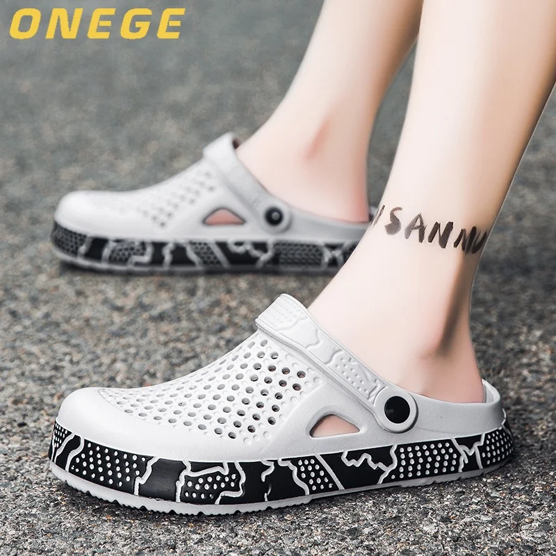 A Pair of Men's New Summer Clogs, Wear-Resistant, Non-Slip, Soft-Soled, Comfortable Beach Shoes, Outdoor Sports and Leisure Baotou Sandals and Slippers