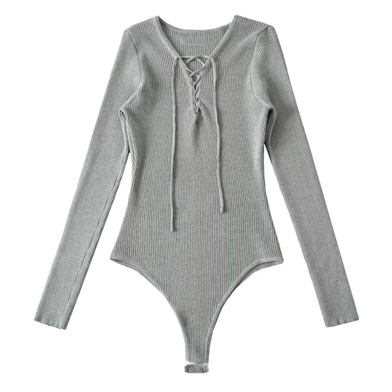 Seksowna amerykańska dziewczyna, modny sweter z głębokim dekoltem w serek, dzianinowy, długi rękaw, wyszczuplający, dopasowany, z wysokim stanem, spodnie.