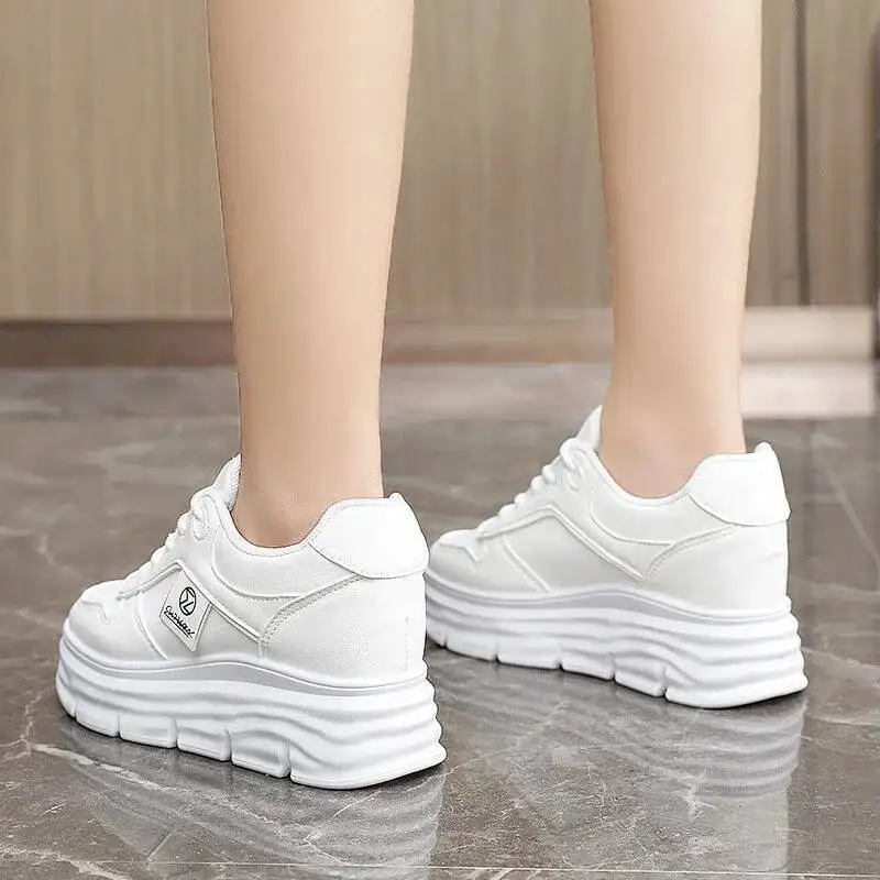 Moipheng Punk Street Fashion White القوطية نمط منصة عالية الكعب أحذية رياضية الفتيات تأثيري أسافين أحذية امرأة أحذية مصممين