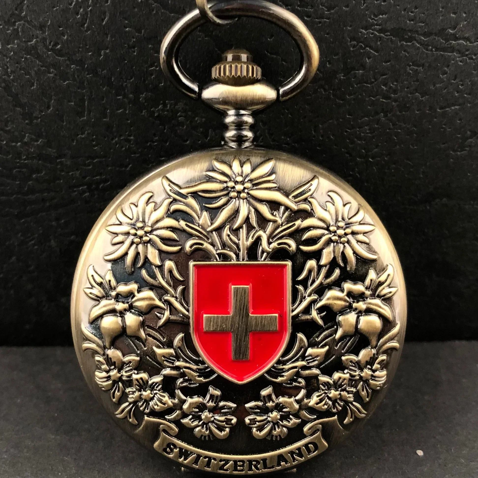 

Bronze Antique Mechanical Pocket Watch Retro Swiss Red Cross Classic Men's and Women Pocket Watches Birthday Gift