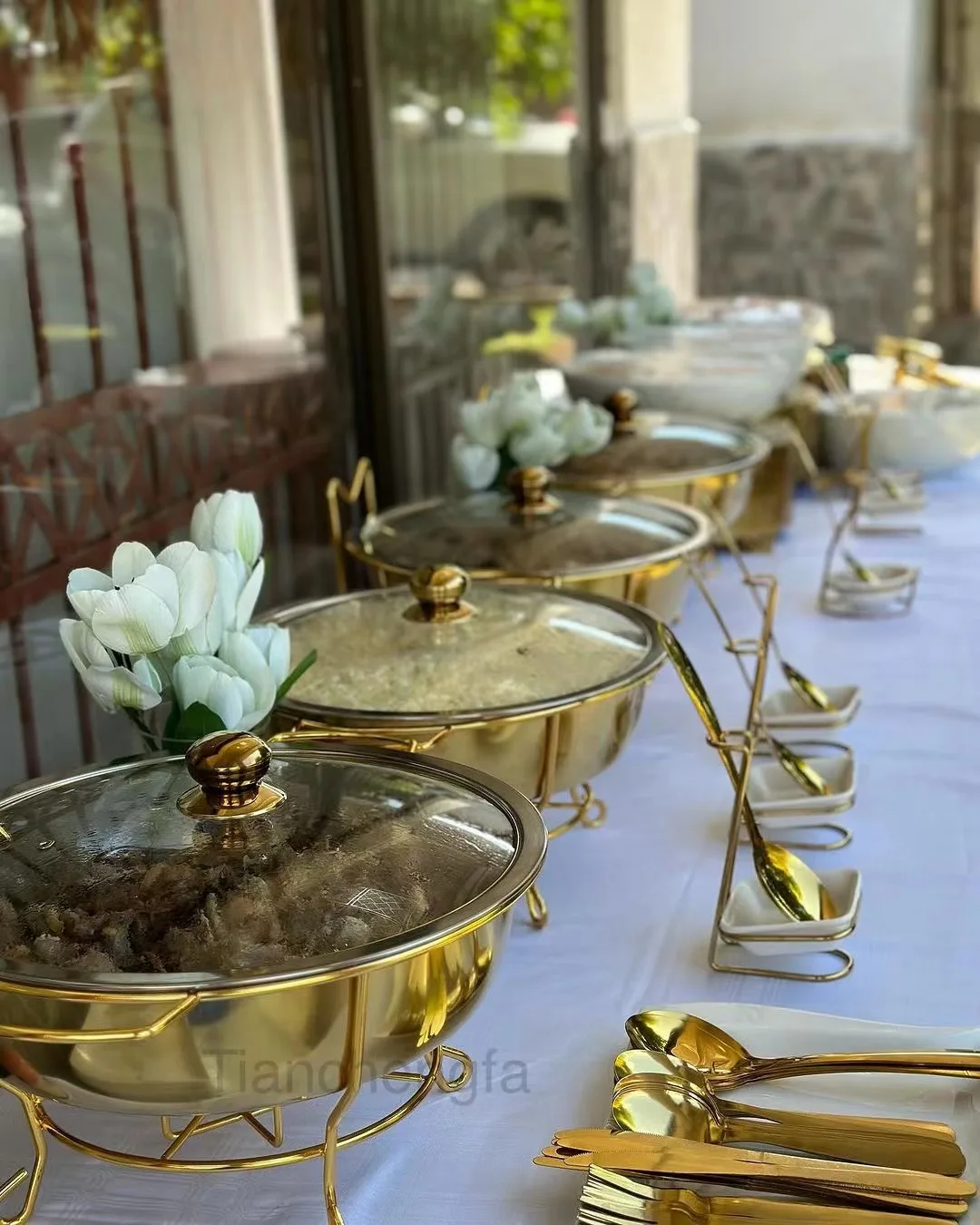 Luxury Gold Round Hanging Chafing Dishes Hotel Wedding Buffet Equipment Dishes for Catering Restaurant Heating Food Warmer