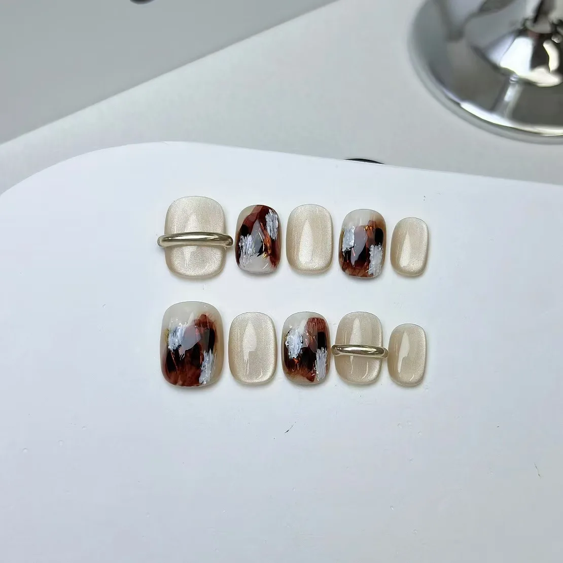 10 szt. sztucznych paznokci z motywem zebry, paznokcie z efektem kociego oka w kolorze bursztynowym, błyszczące, brokatowe, akrylowe paznokcie krótkie typu coffin, naklejane paznokcie.