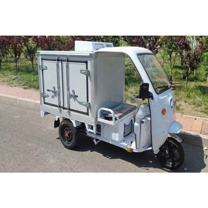 Refrigerated and frozen food delivery truck, freezer insulation and fresh-keeping truck, vegetables