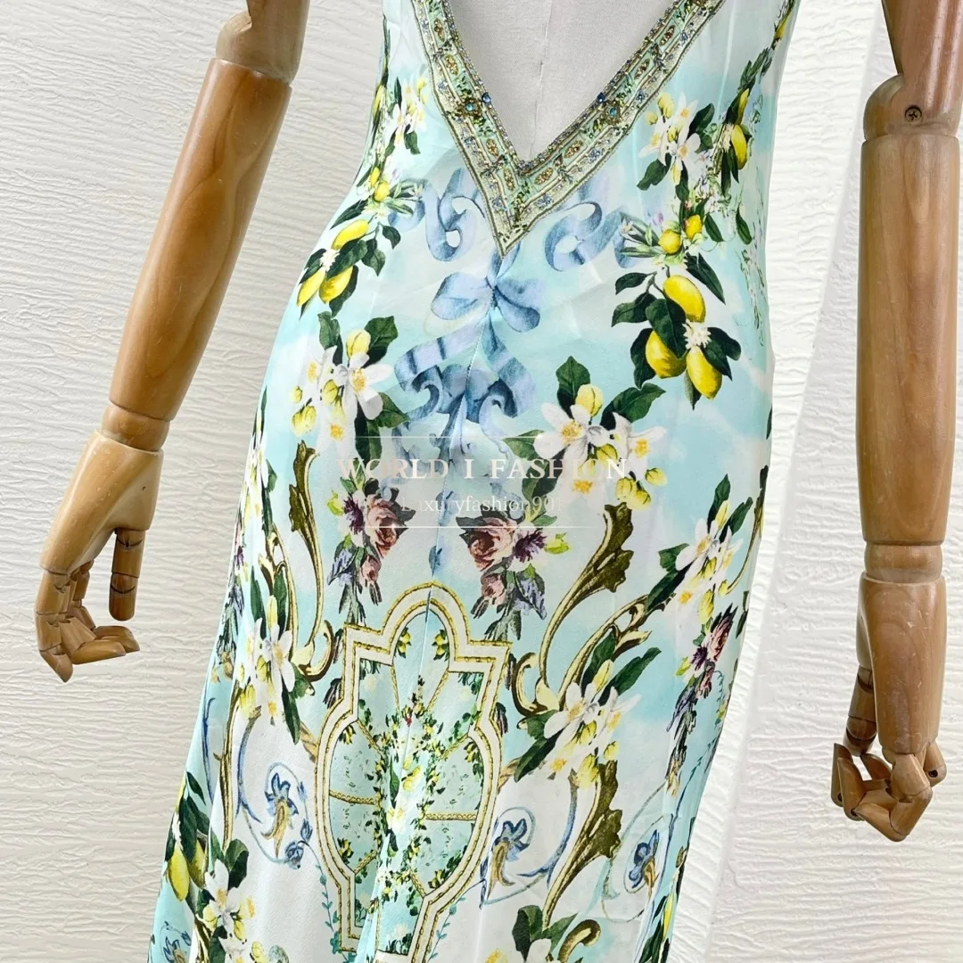 Hochwertiges, ärmelloses, rückenfreies Maxikleid mit grünem Blumendruck und Diamanten