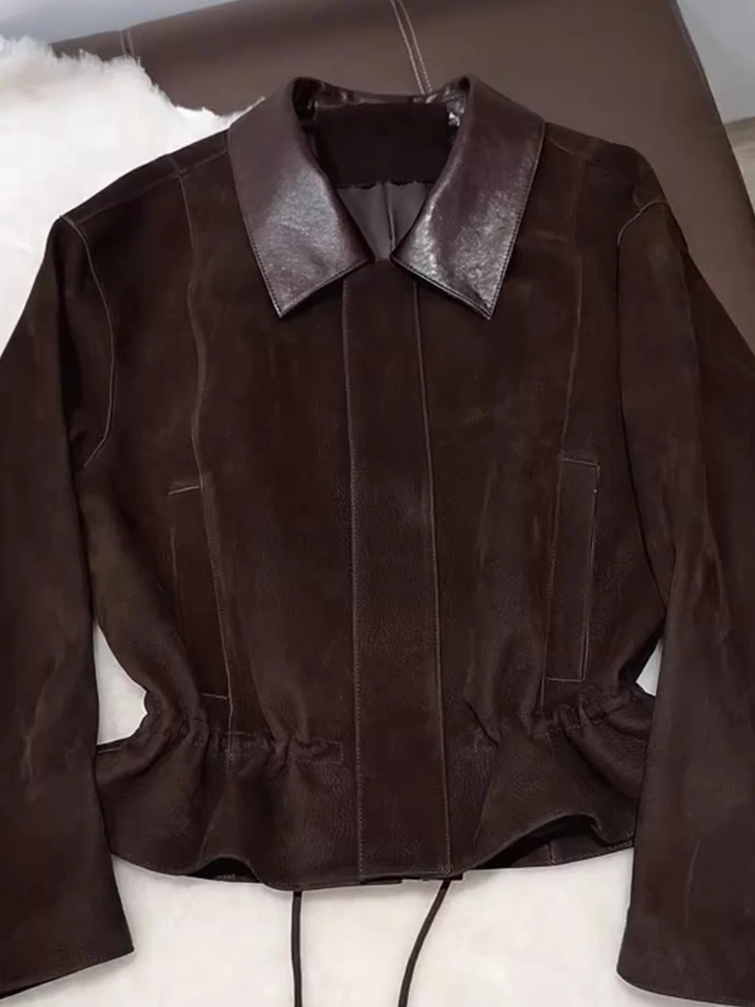 

Ретро-жакет в коричневом цвете с эффектом утягивания талии, женская модная осенняя новинка 2025 года, маленький размер, американский стиль, верхняя одежда, пальто