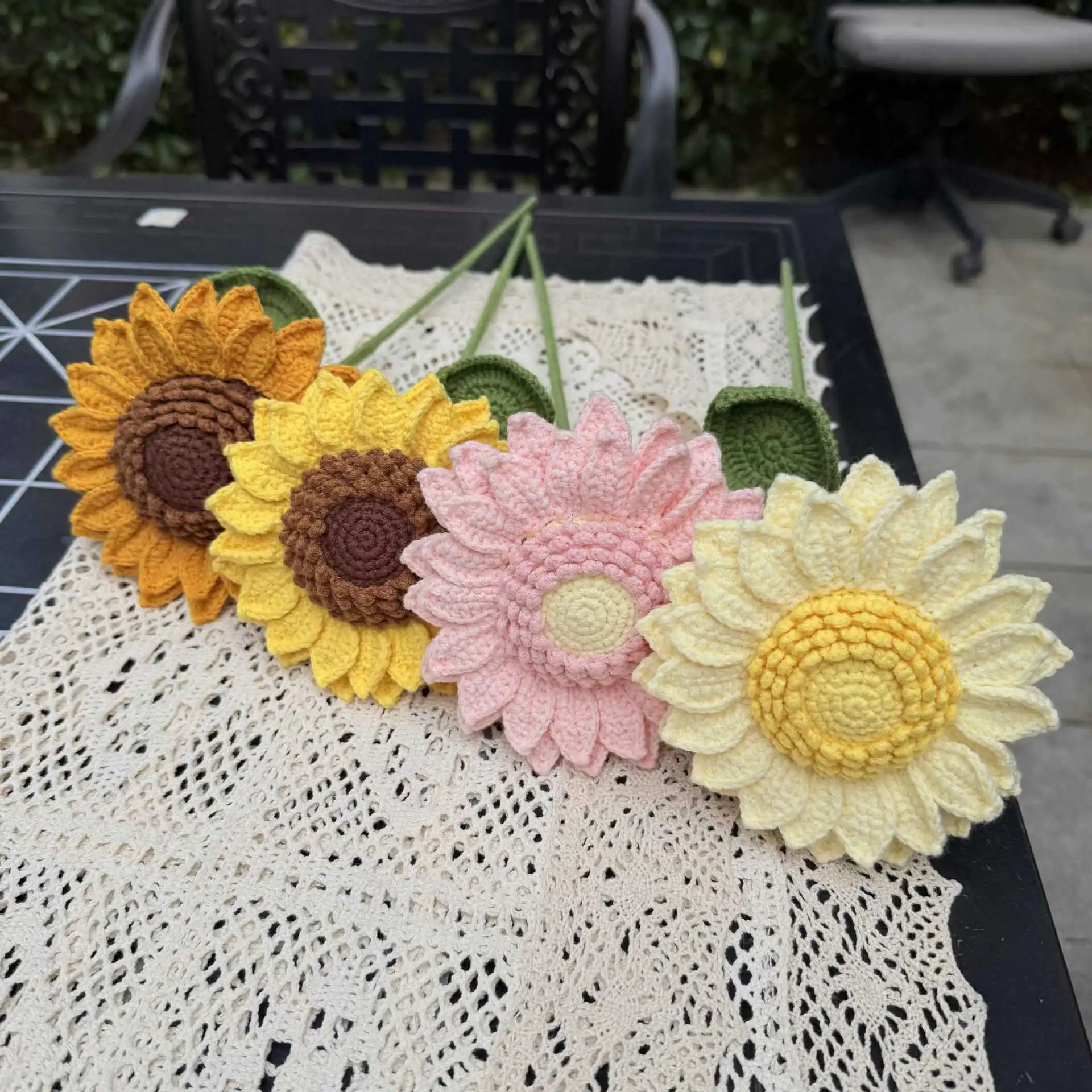 Kreative Künstliche Sonnenblumenzweige Gehäkelter Sonnenblumenstrauß Fertiggestellte Handgewebte Blume Raumdekoration Liebliches Geschenk – Detail 1