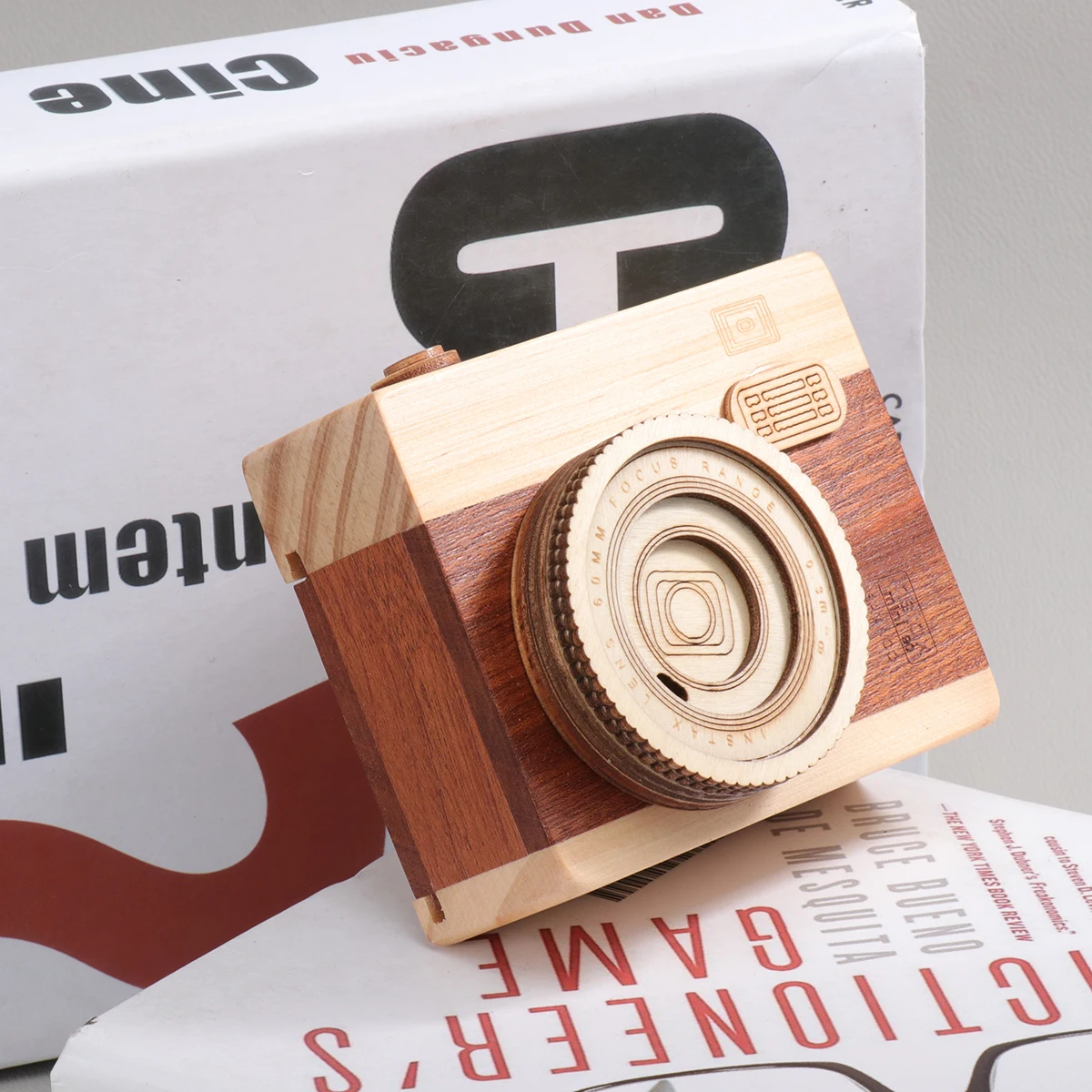 

Camera Shape Wooden Music Box Creative Gift Birthday Anniversary Wedding Decoration Desktop Ornament Craft Light