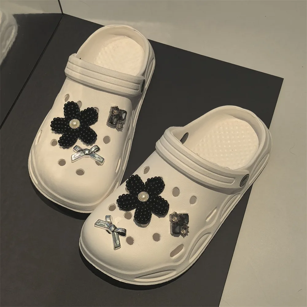 Perlenblumen-Schuhcharms-Set, Schwarz-Weiße Blumendekorationen mit Schleife & Strass, Elegante Schuhzubehörteile für Crocs Clogs – Detail 14