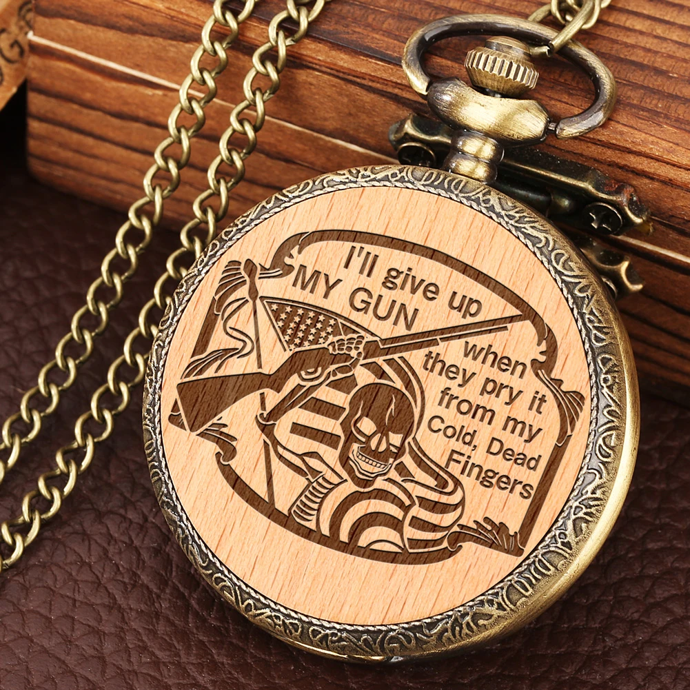 Retro Gravierte Amerikanischen Flagge Quarz Taschenuhr Holz Uhr Halskette Steampunk Anhänger Kette Uhr für Männer Frauen