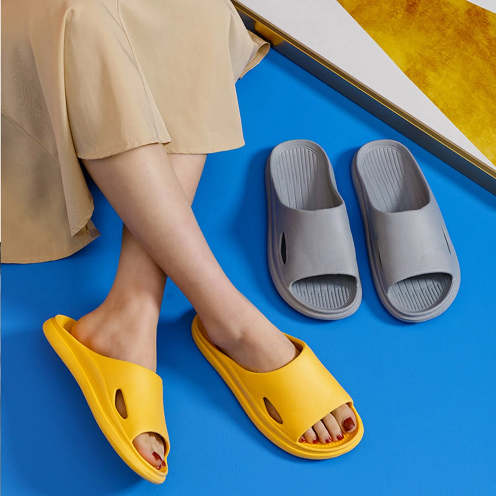 

Outdoor Indoor Soft Slippers Couples Super Thick Slippers Skid Proof Bathroom Hotel Solid Color Flat Sandals