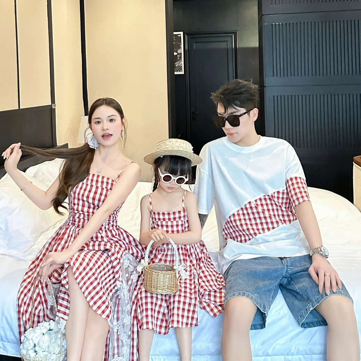 

Vacation Family Matching Outfits for Couples Mother Daughter Holiday Dresses Coat Dad Son Tee Shirt Korea Sister Brother Clothes