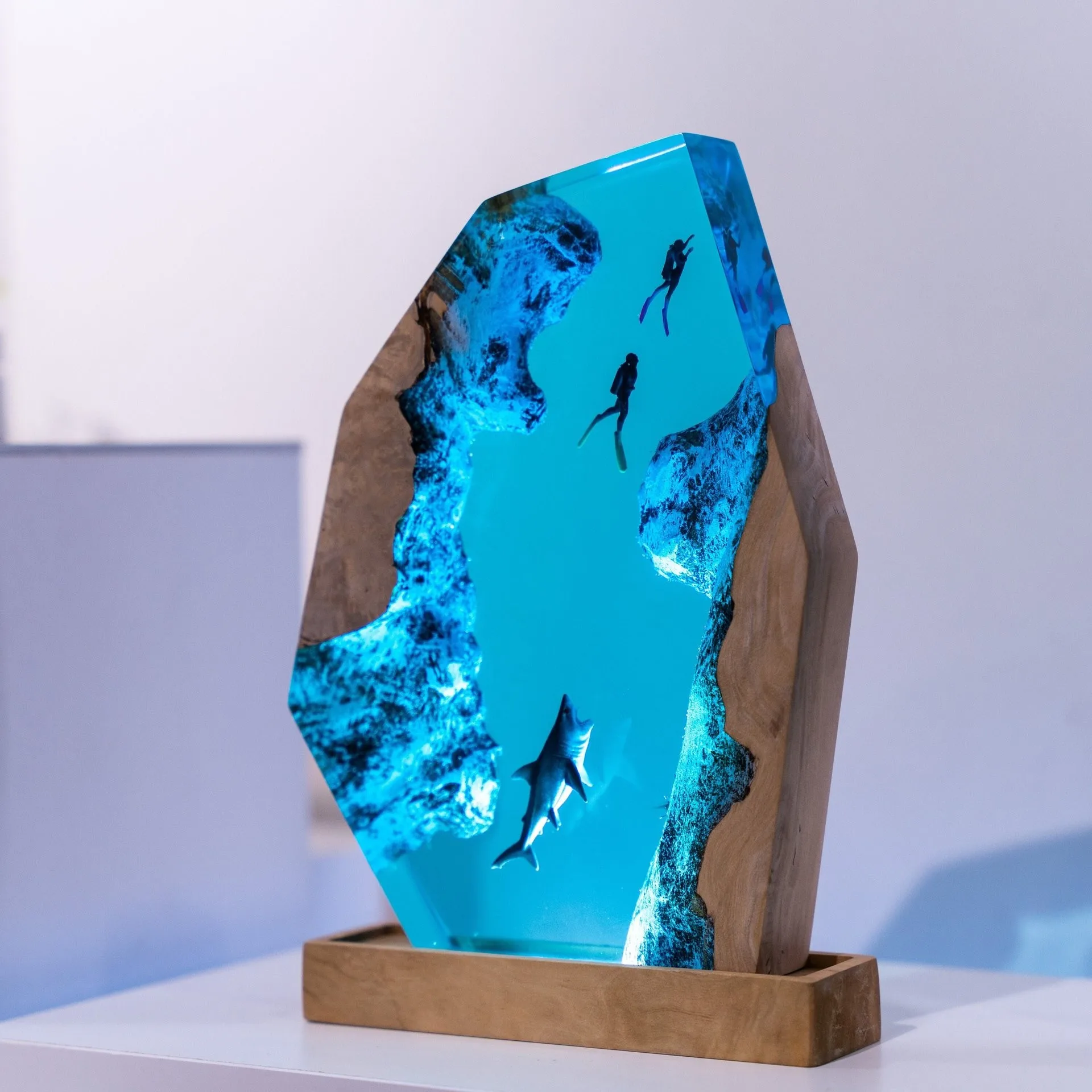 lampe-en-resine-epoxy-monde-sous-marin-piece-decorative-pour-la-maison-decoration-artistique-personnalisee-artisanat