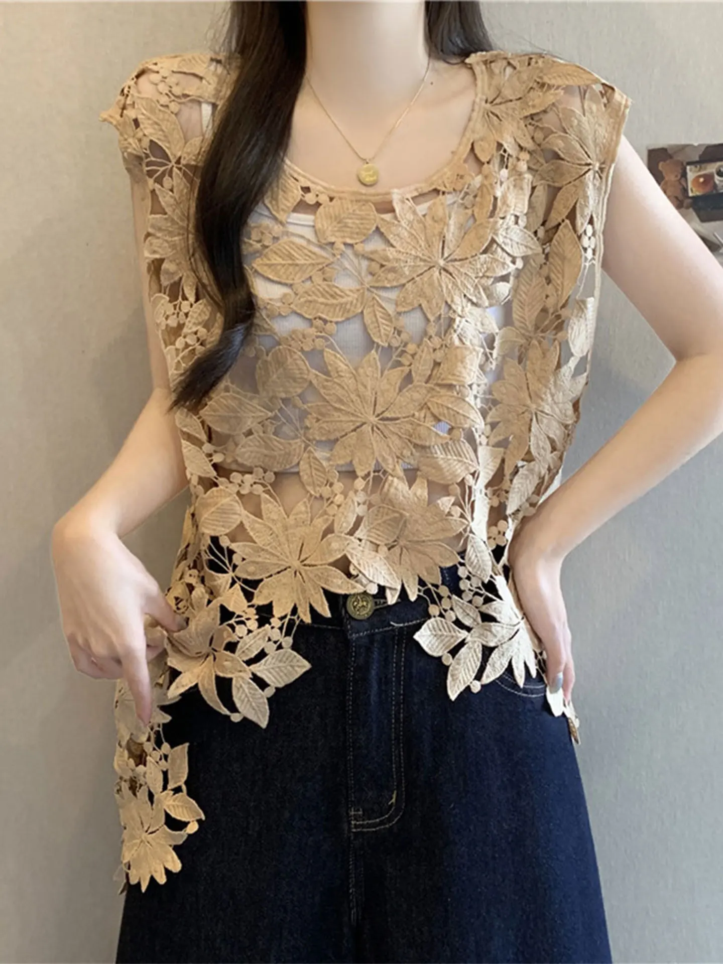 

Casual Sle Hollow out Loose Svel Vest Top Women's plus Size Spring 2026 Faion Design round Ne ort Length Lace S...