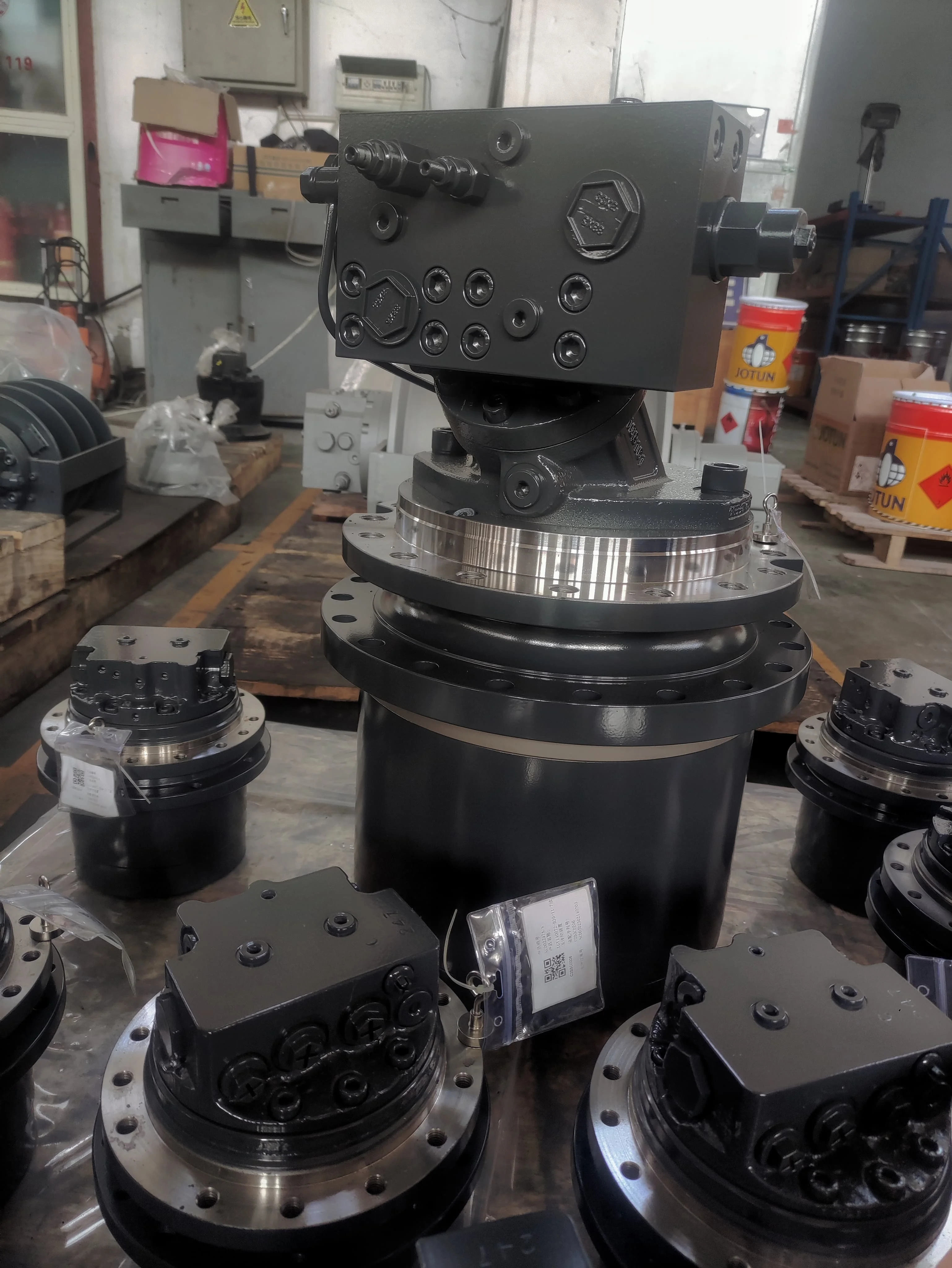 Hot Sale OEM Digger Crane Coal Excavator Travel Motor, Crawler Hydraulic Drive Main Reducer Low Speed High Torque for Winch