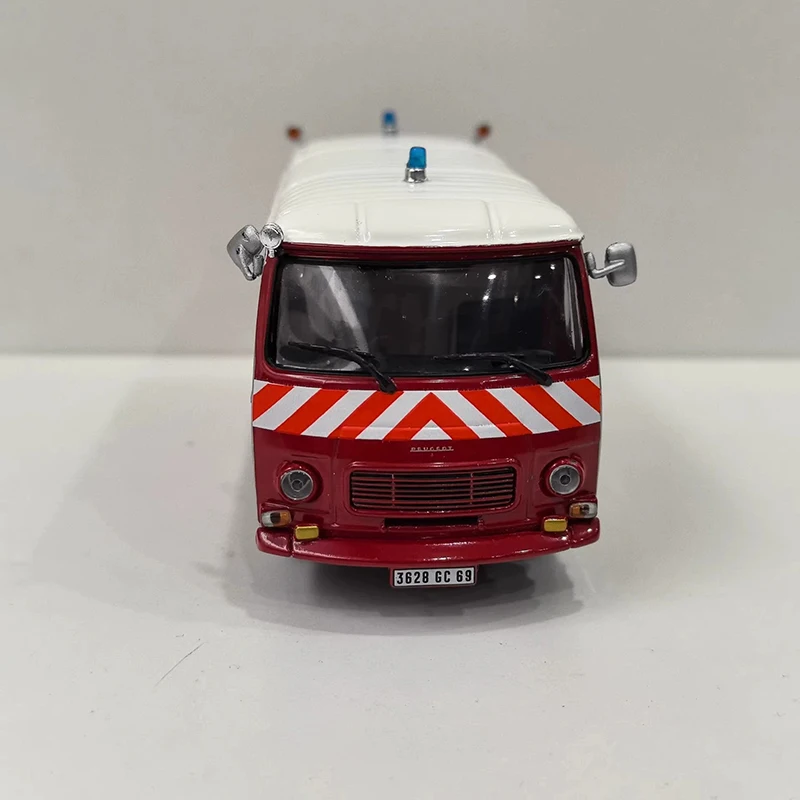 

IXO масштаб 1/43 J7 сплав имитация модели автомобиля статическая коллекция украшенные праздничные игрушки сувенир подарок