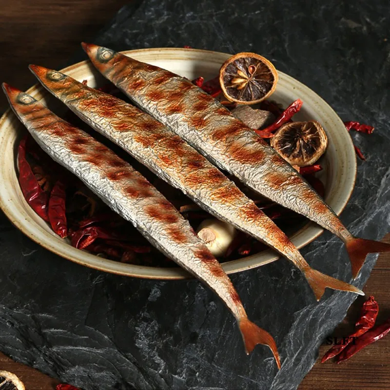 

Simulation Roast Saury Fish Model Fake Japanese Cuisine Food Kitchen Cabinet Display Props Hotel Shop Decoration 4pc/lot