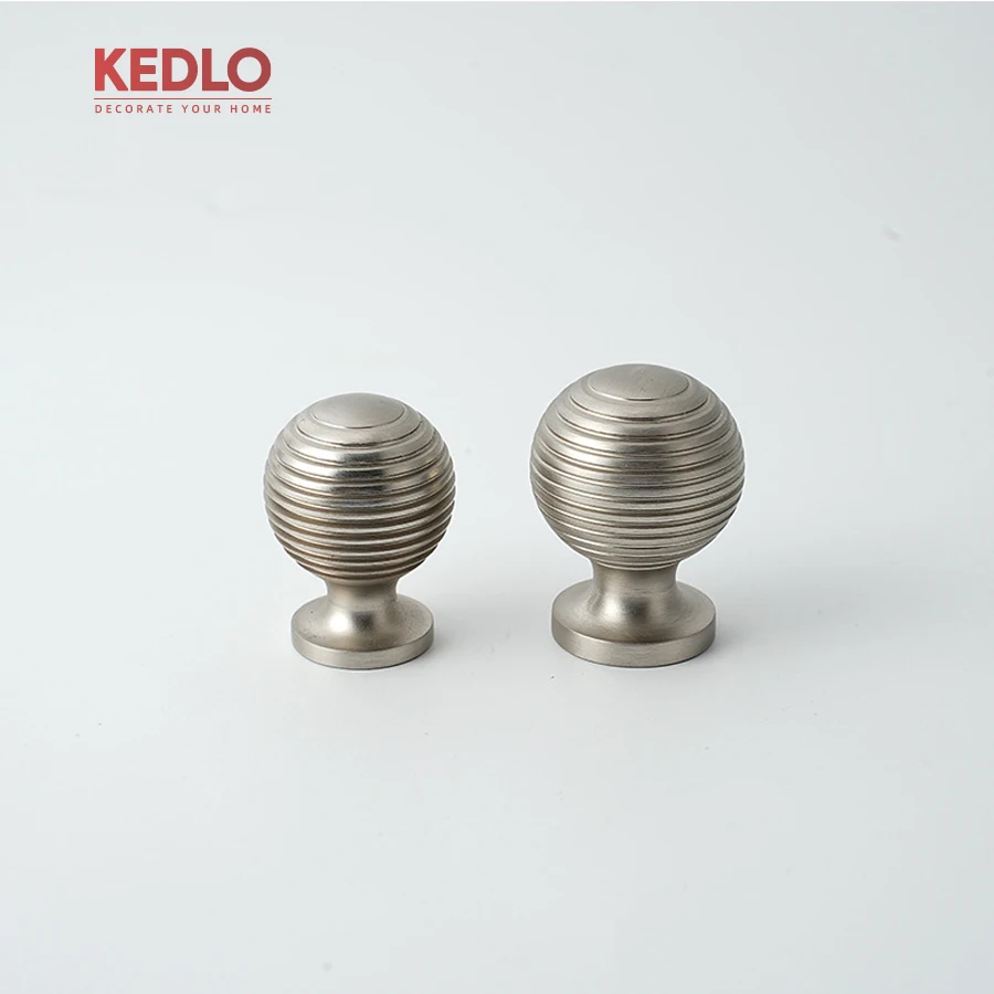 KEDLO, massiver Messinggriff, 14 mm Durchmesser, robust, für Schränke, Kühlschränke, gebürstetes Nickel, Möbelgriff, Türgriff, 500 mm. – Detail 10