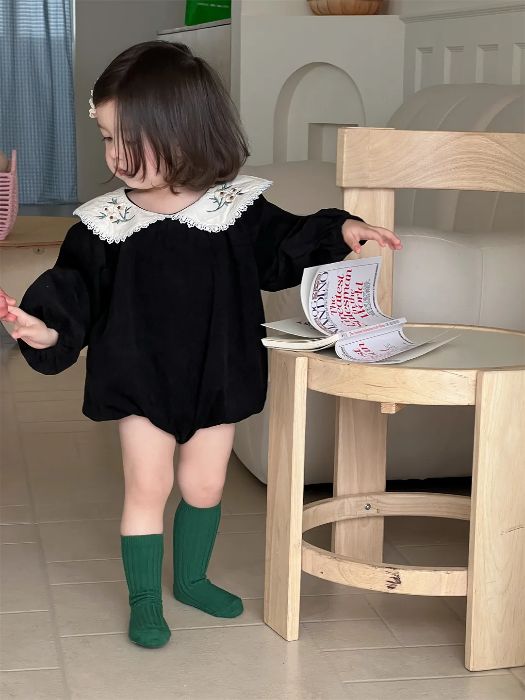 2025 ربيع جديد طفلة زهرة التطريز طوق ارتداءها طويلة الأكمام الوليد جمبسوت من القطن طفل الأميرة الملابس 0-24 متر