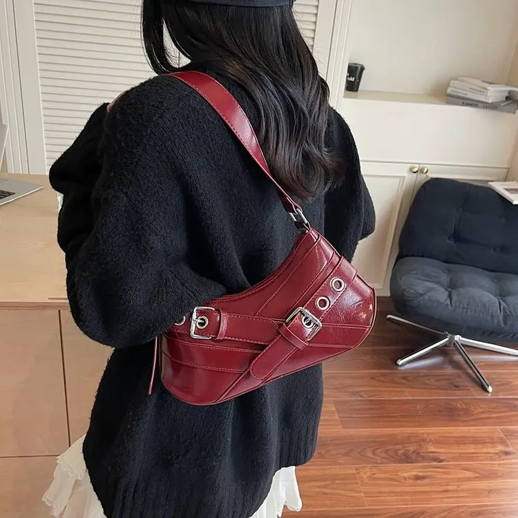

New 828 Small Square Bag Shoulder Bag Locomotive Bag Underarm Bag Method Stick Korean Version Versatile Premium Sense