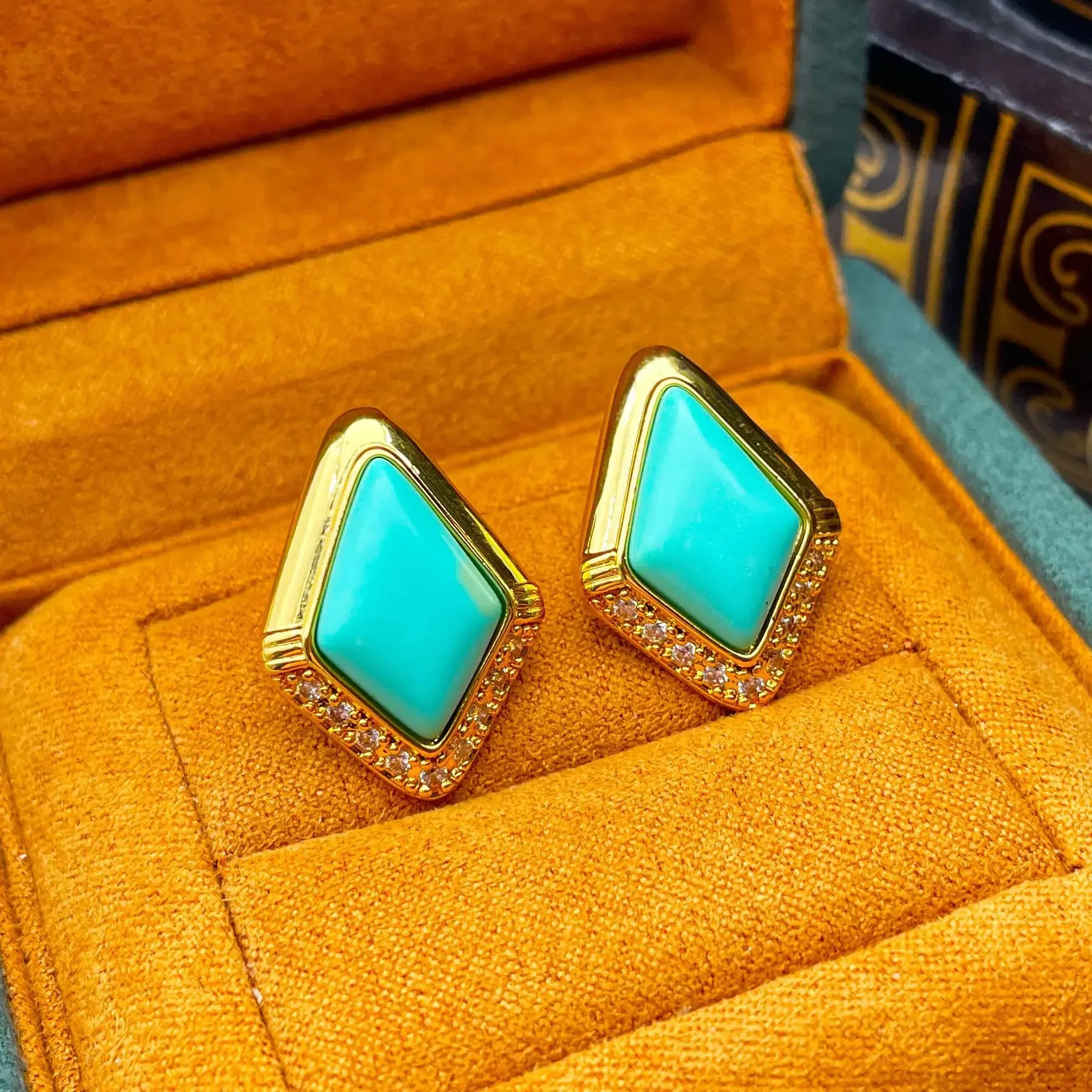 

Rhombus turquoise retro women's high-end sense light luxury temperament simple stud earrings