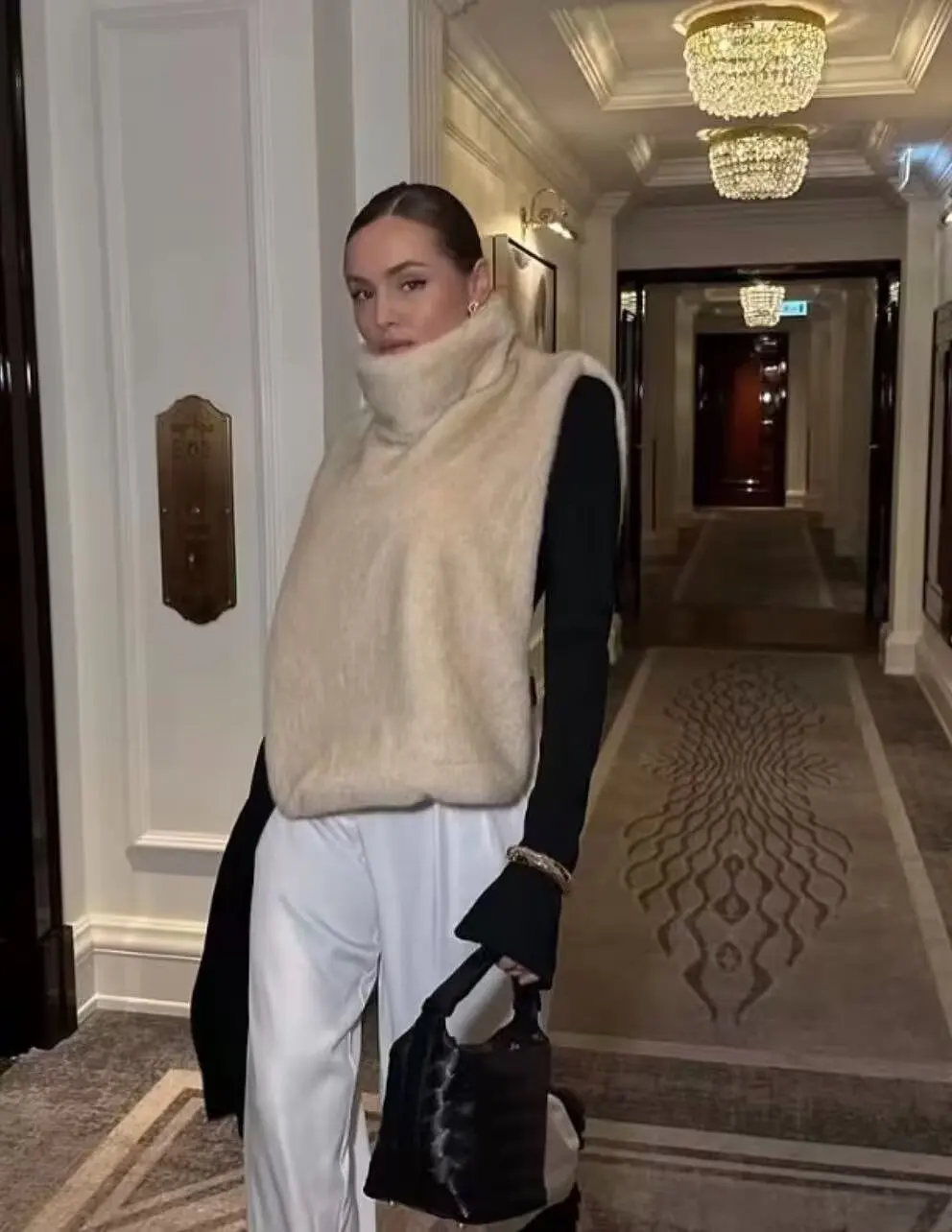 BSAY タートルネック模造毛皮ショールベスト女性のためのファッション秋冬新ノースリーブシックな女性のチョッキジャケット Mujer