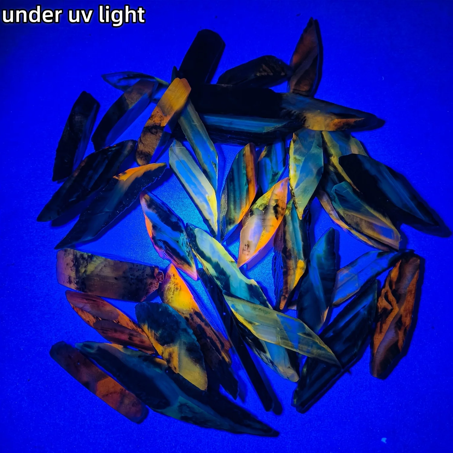1pc/3pcs Nepalese Translucent Willow Leaf Shaped Fluorescent Gypsum, Fluorescent Reactive Stone, Home Decoration