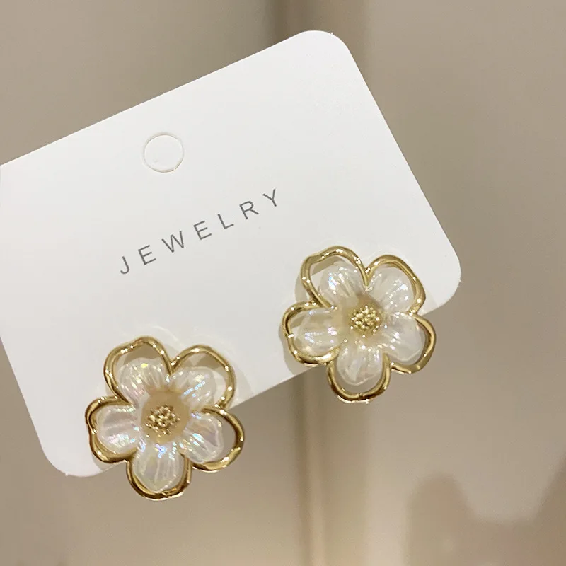 

Cute Small White Flower Earrings for Women Party Golden Acrylic Plant Floral Stud Earrings Wedding Party Elegant Korean Jewelry