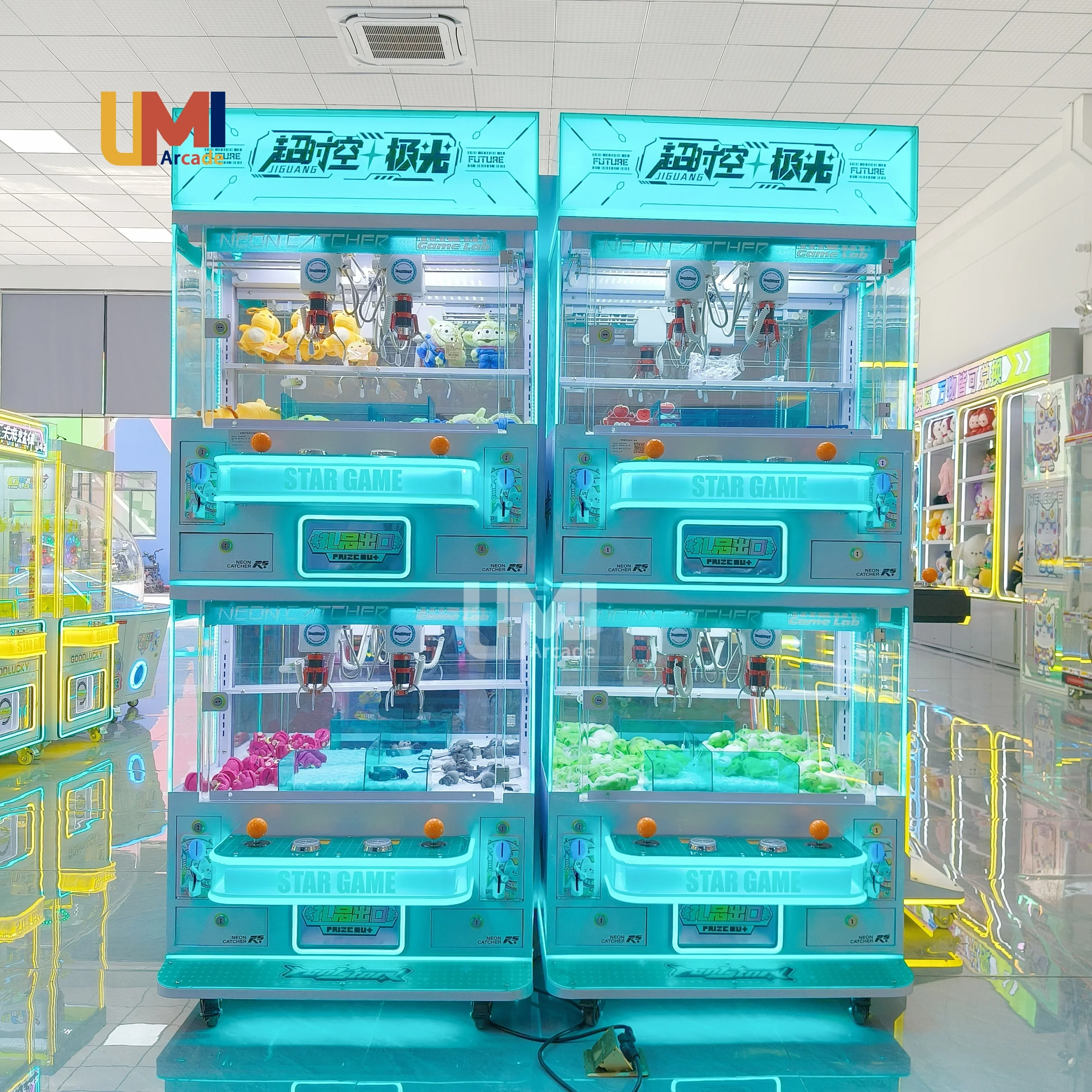 

4-Player Mini Claw Machine Metal Cabinet Crane Vending Game Joystick Control for Entertainment and Game Centers