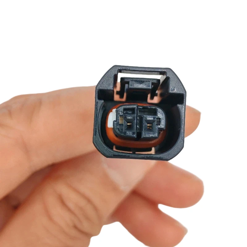 Suitable for New Lexus Toyota Corolla Camry Asia Dragon Levin Rongfang Highlander fuel injector plug 2P wire harness plug 1PCS