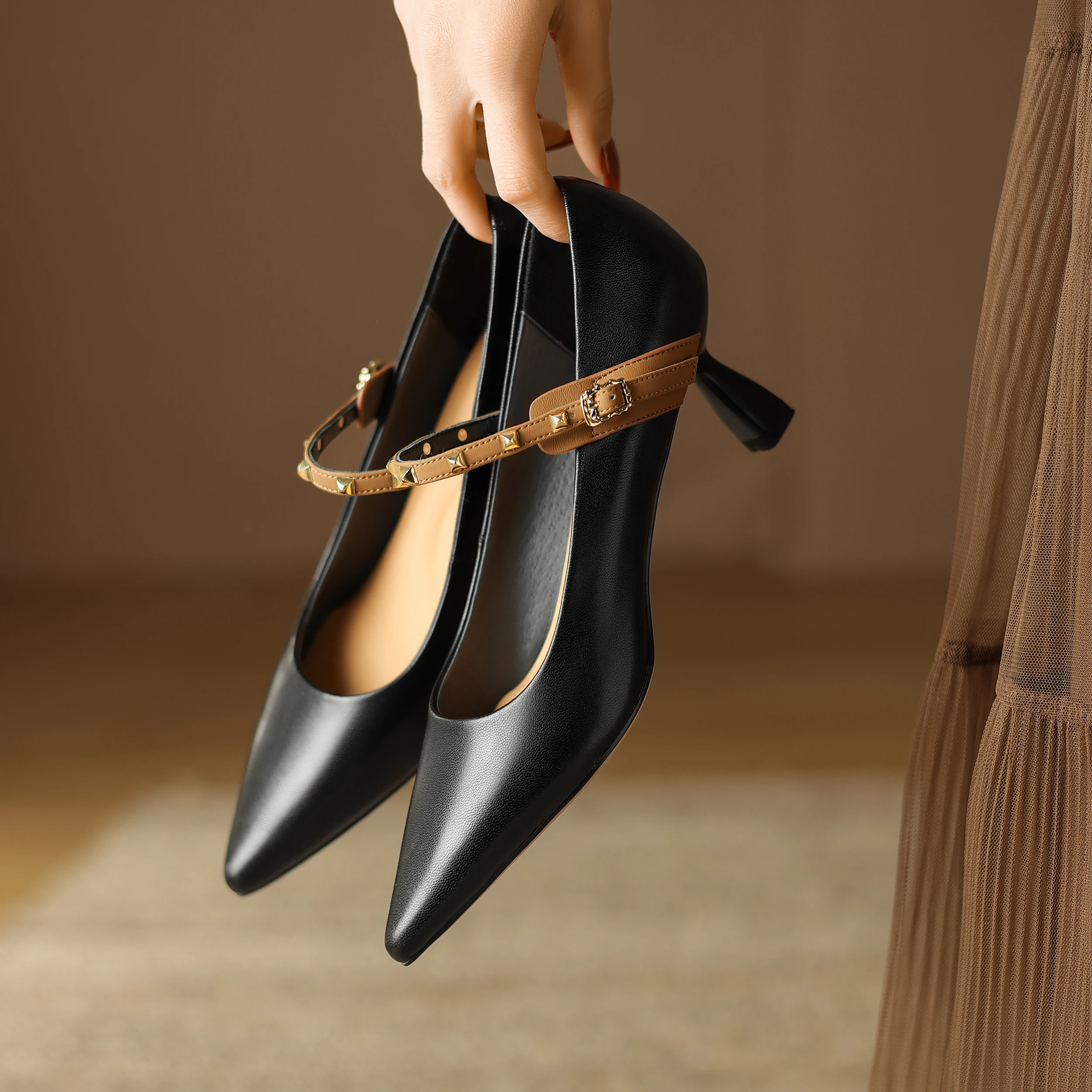 

Genuine Leather Women Rivets High Heels Pointed Toe For Fashion Elegant Women Pumps Luxury Women's Single Shoes