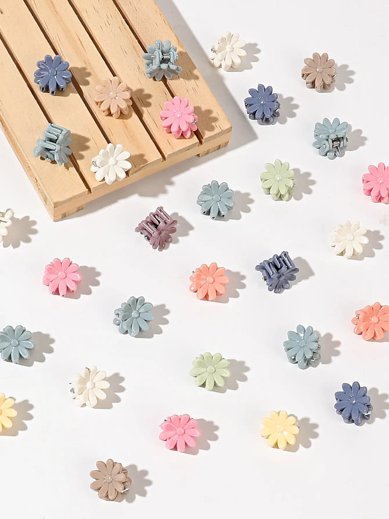 50 Stück bunte Mini-Blumen-Haarklammern für Mädchen, niedliches Haar-Styling-Zubehör, Urlaubsgeschenk, dekorative Dutt-Klemme, winziges Haar – Detail 12