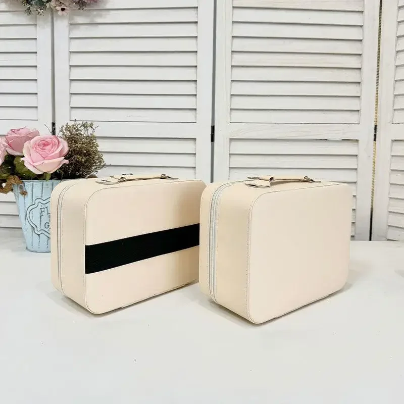 حقيبة مستحضرات التجميل Kuromi Hello Kittys مع حقيبة مستحضرات التجميل المرآة المحمولة ذات سعة كبيرة صندوق تخزين مستحضرات التجميل الجديد