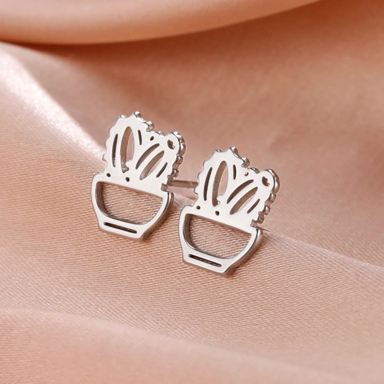 Teamer Stainless Steel Cute Mini Cactus Stud Earrings for Women Girls Lightweight Earrings Jewelry Daily Street Jewelry