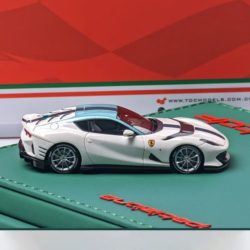 Nuevo en Stock Toc Fuelme Gd 1:64 F12 Tdf 812Competizione Kit de coche doble coche de resina Navidad miniatura adorno fundido a presión juguete personalizado