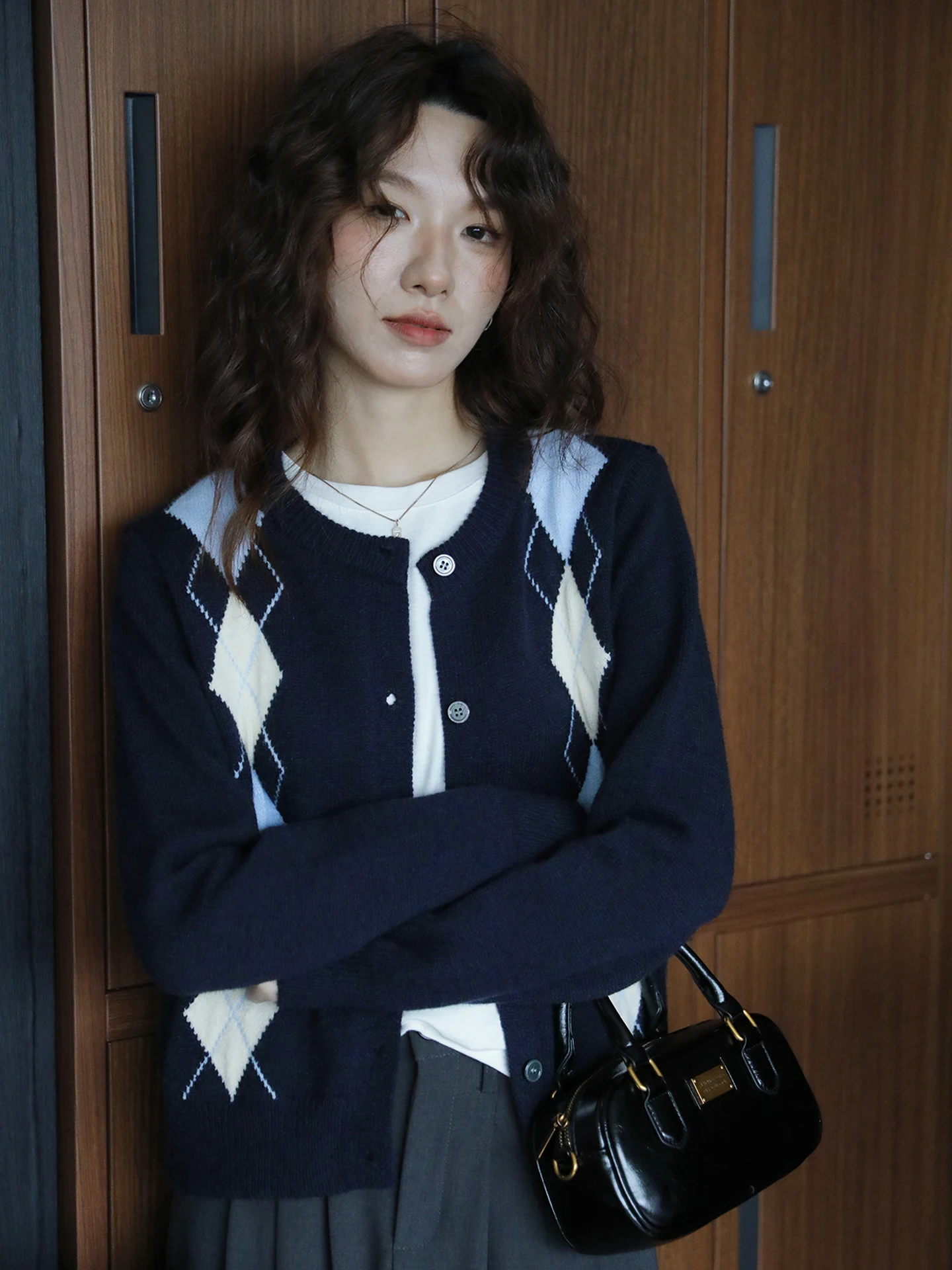 

Retro Knitted Sweater Cardigan Women's Embroidered round Ne Design Simple Commute Slimming Top Diamond Pattern Casual Sle