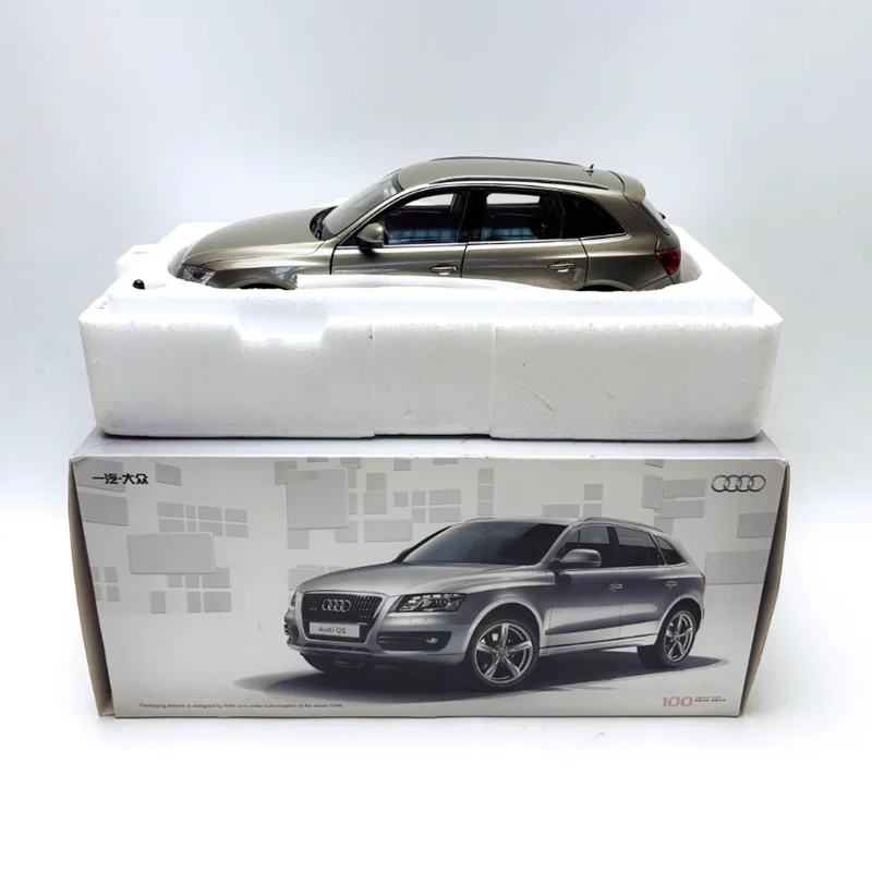 كيوشو دييكاست 1:18 مقياس Q5 SUV سبيكة سيارة نموذج مجموعة كلاسيكية تذكارية عرض ثابت الحلي هدية عيد