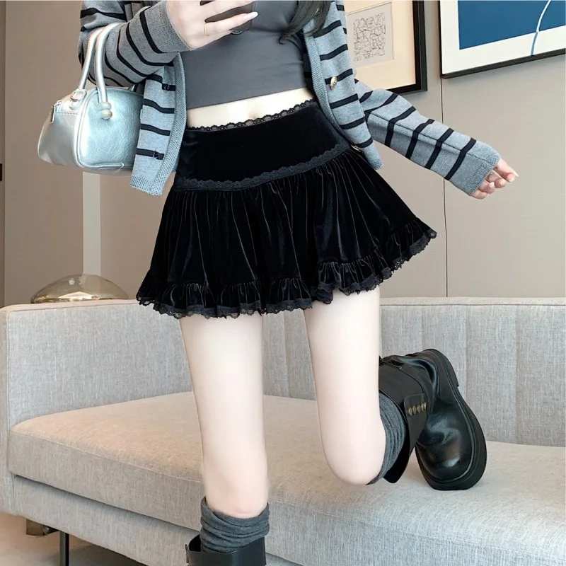 

French Sweet Lace Splicing Velvet Half Short Skirt High Waist Slimming A-line Short Kilt Women Autumn Winter New Pleated Skirt