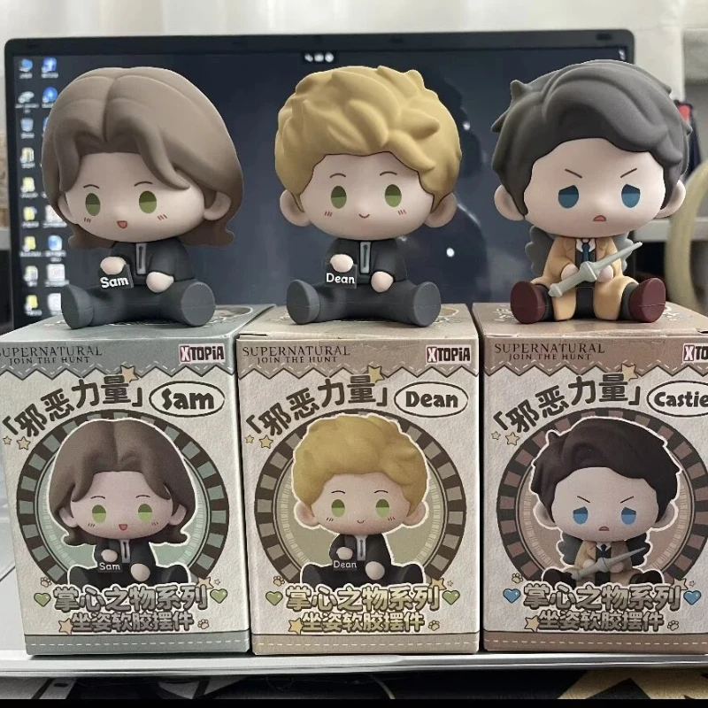 Auf Lager: Xtopia Supernatural Palm Treasure Serie Dean Sam Castiel Sitzende Pose Weichvinyl-Figur Desktop-Dekoration für Fans Geschenke